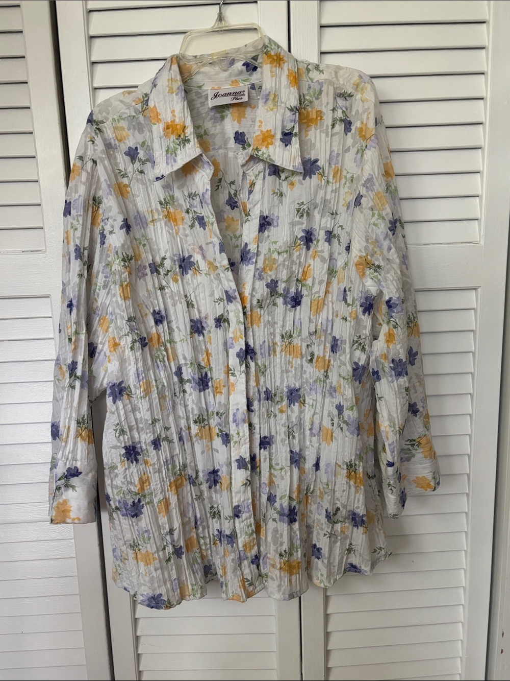 A pretty floral over shirt in a crinkle fabric